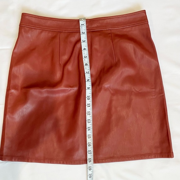 Loft Women’s Deep Red Soft Faux Leather Lined Pocket Mini Skirt | Size 8 NWT - Picture 10 of 11